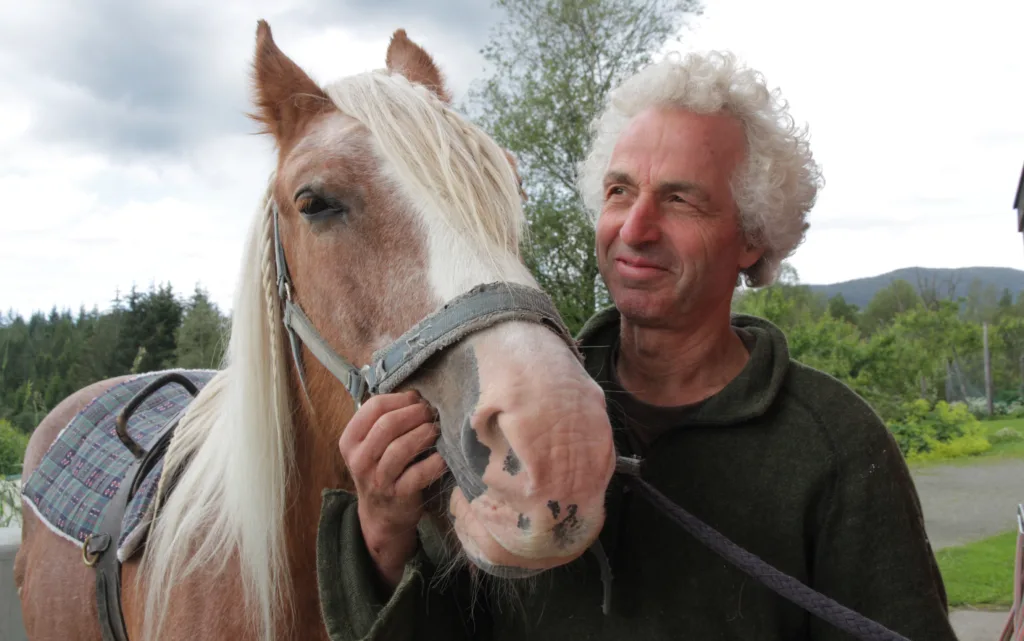 Martin Aeschlimann held kurs i hestehald og køyring og arbeid med hest.