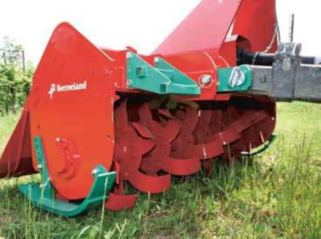 Fres med L-formede kniver ble brukt i forsøket, men effekten mot høymole var for dårlig i forhold til kostnaden med metoden