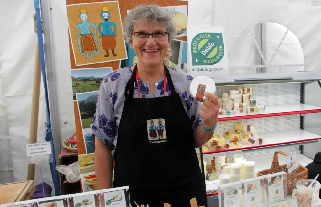 De kreative forbrukerne liker osten til Othild Tjugen på Derinngarden.