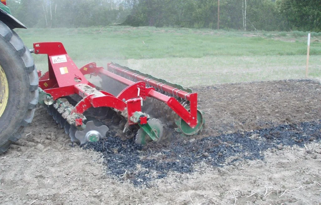 Feltforsøk i Sel i Gudbrandsdalen med biokull til korn. Råstoffet til biokullet var svensk bjørk.