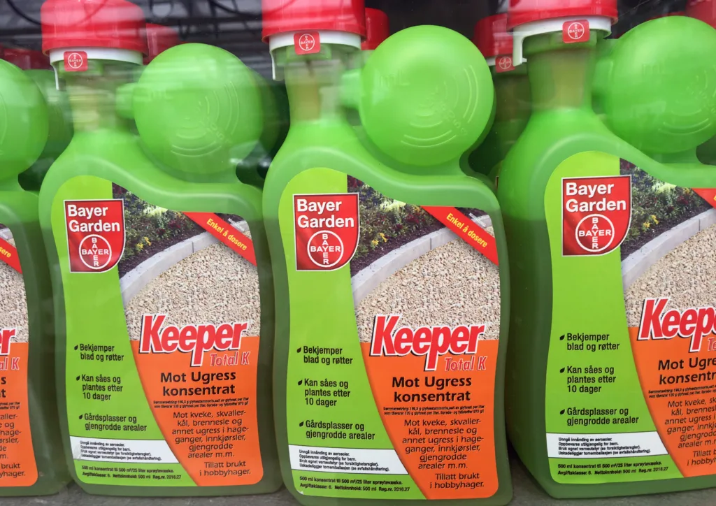Det aktive stoffet glyfosat brukes i flere ugrasmidler. Preparater med glyfosat er de mest brukte ugrasmidlene i Norge. Det aktive stoffet glyfosat brukes i flere ugrasmidler. Preparater med glyfosat er de mest brukte ugrasmidlene i Norge.