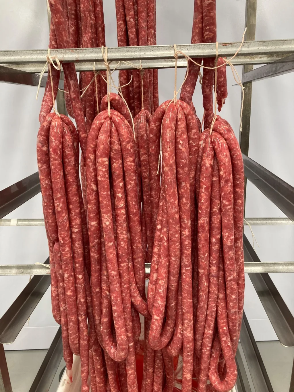 ITALIENSK DELIKATESSE: Italienskinspirert Salsiccia produsert på norske råvarer klar for pakking og utlevering