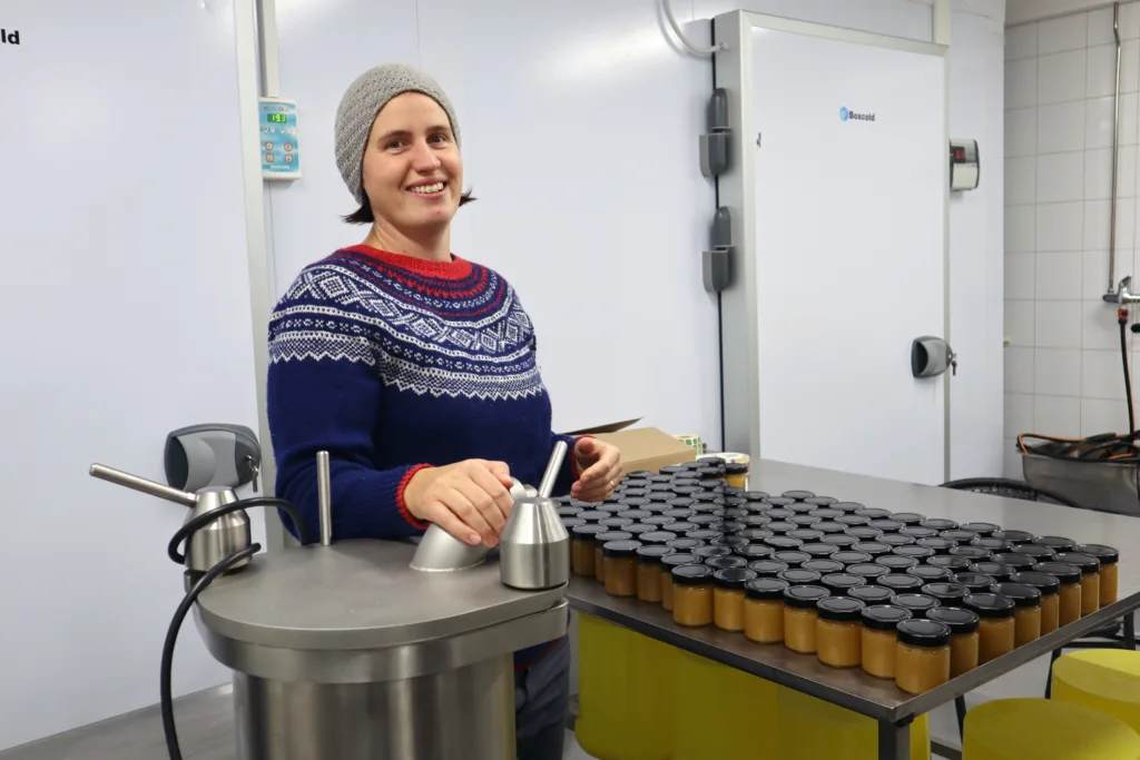 VALG FOR VIDEREUTVIKLING: Mange viktige valg må tas for å skape en sterk verdikjede for produksjon og foredling. Å etablere egen foredling er en stor investering, som kan skape veksten som skal til for å drive gårdsdrifta på heltid