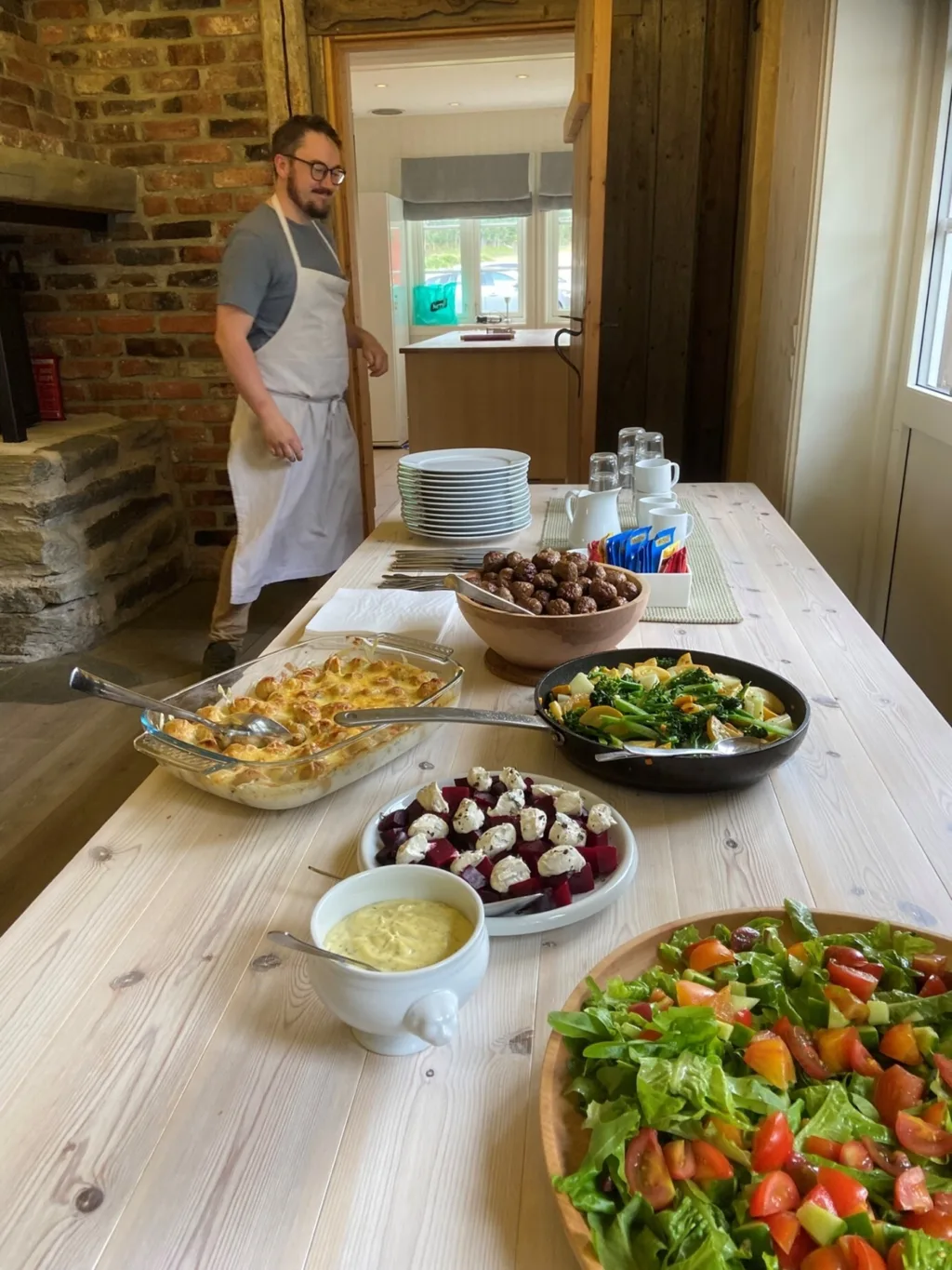 Produkter fra egen gård gir et innbydende og smakfullt måltid omsorgsfullt tilberedt av kokken Rune Ørsjødal