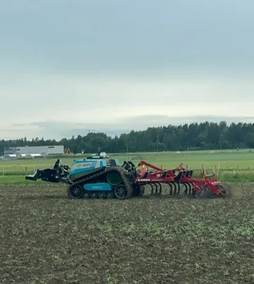 Her vises AgBot T2 fra AgXeed frem på Brunnby Lantbrukardagar. Foto: Kari Løe