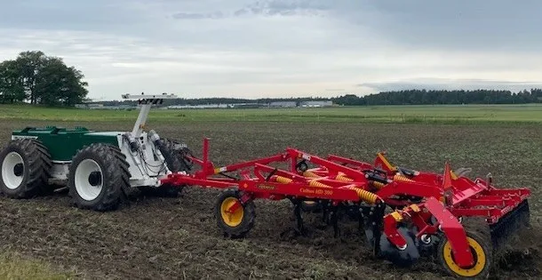 Her demonstreres Drever 120 med en Cultus HD 300 på Brunnby lantbrukardagar. Foto: Kari Løe