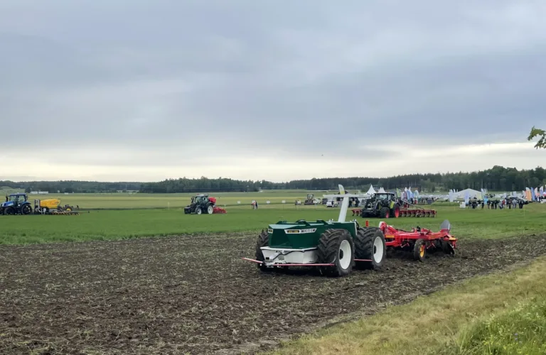 Robottraktor: Revolusjonerende eller teknisk sidespor?