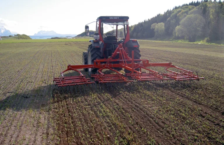 Direktetiltak mot ugras i åpen åker