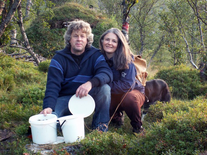 Maia Daljord Og Roger Endresen på Marthahaugen Gård. Foto: Maian Daljord