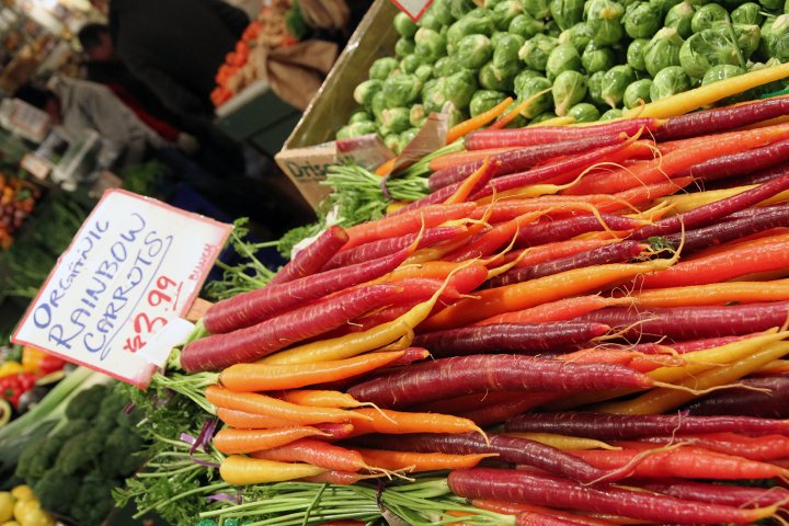 Det er nær sammenheng mellom god fargeutvikling og innholdet av karoten. Høy jordtemperatur og tilstrekkelig med plantenæringsstoffer er en forutsetning for danning av disse fargestoffene.