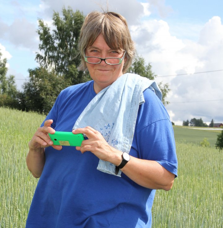 – Å dyrke både moderne og gamle kornsorter vil gi enda mer mangfold, både for smak og ernæring, sier forsker Anne-Kristin Løes. Foto: Eva Pauline Hedegart