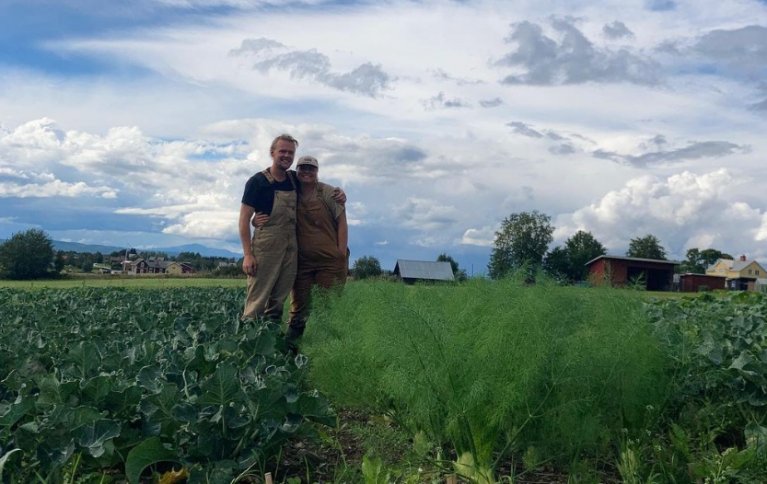 De unge bøndene på Mällbyn Gård viser at det går fint å drive med småskala yrkesdyrking, selv i et nordlig klima. Foto: Sanne Björö og Martin Liljekvist