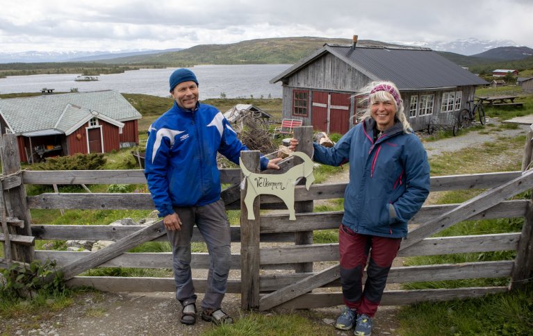 På Nørrestogo gård i Valdres er det økologisk geitemelkproduksjon, videreforedling, treskimakerkurs og formidling. Foto: Rosann Johanssen 