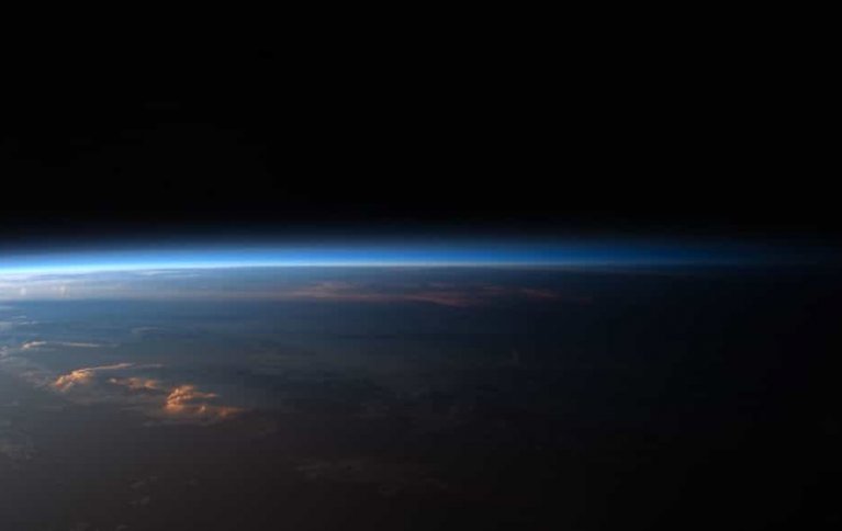 KLIMA: Jordas atmosfære sett fra verdensrommet. Foto: NASA CC BY NC 2.0