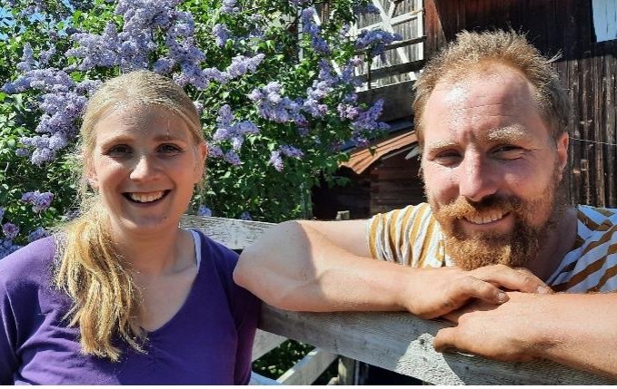 Veslemøy Olavsbråten er 9. generasjons odelsjente. Sammen med mannen Bjørnstjerne representerer hun en ny generasjon bønder som har tilpasset seg et svært kresent og betalingsvillig marked. . Foto: Rose Bergslid