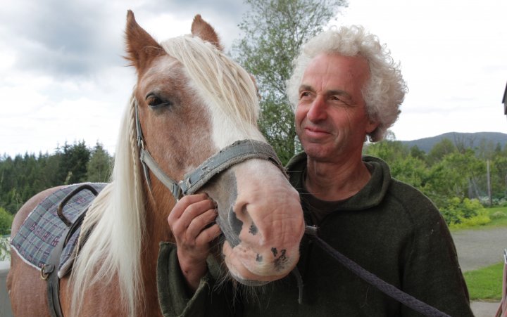 Martin Aeschlimann held kurs i hestehald og køyring og arbeid med hest. . Foto: Anita Land