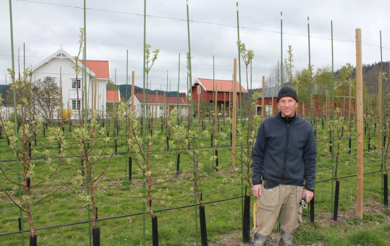 - Begge deler bør være like naturlig. Jeg er litt lei av skillelinjene fordi norsk mat er bra uansett. Man skal ikke måtte forsvare at man velger økologisk, sier Røste. Foto: Mikkel Aanderaa / FMHO