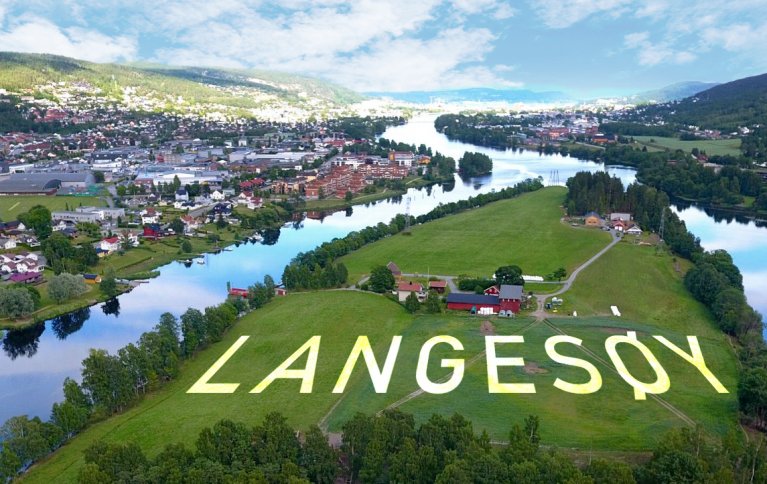 Langesøy ligger midt i Drammenselva. Der driver familien Stenersen med frilangsgris, skotsk høylandsfe og andelslandsbruk. Foto: Vilde Grønlund