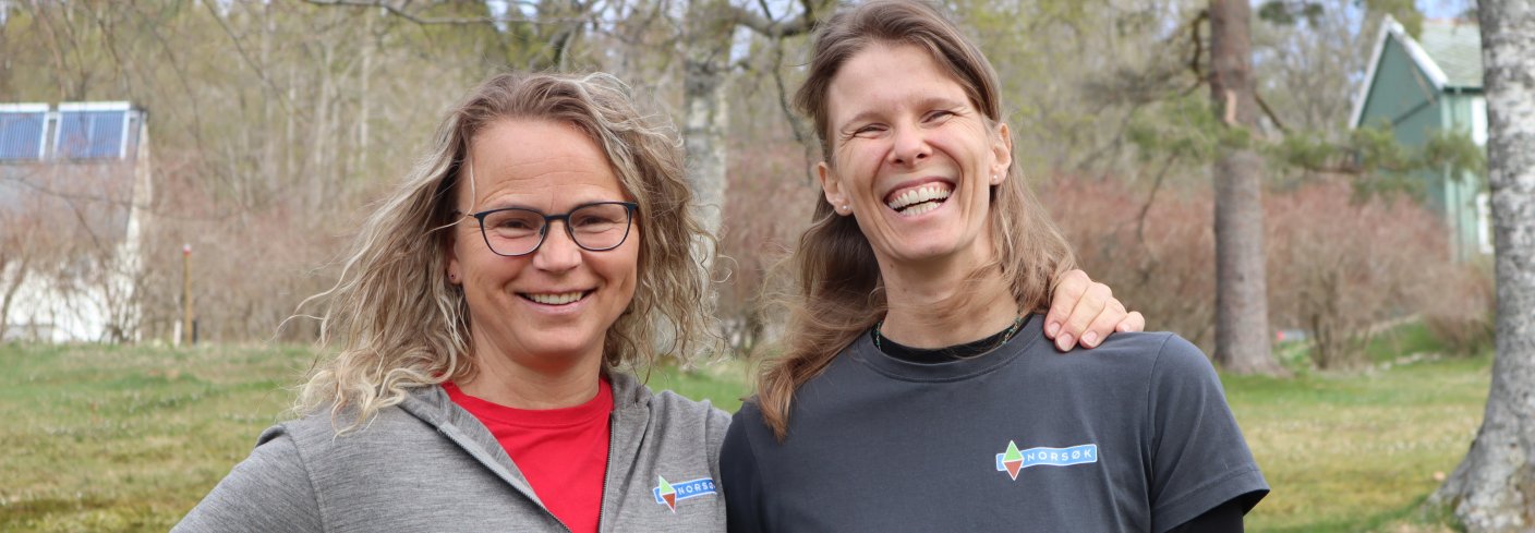 Reidun Pommeresche og Tatiana Rittl forsker på jord og jordhelse ved Norsk senter for økologisk landbruk. . Foto: Vegard Botterli